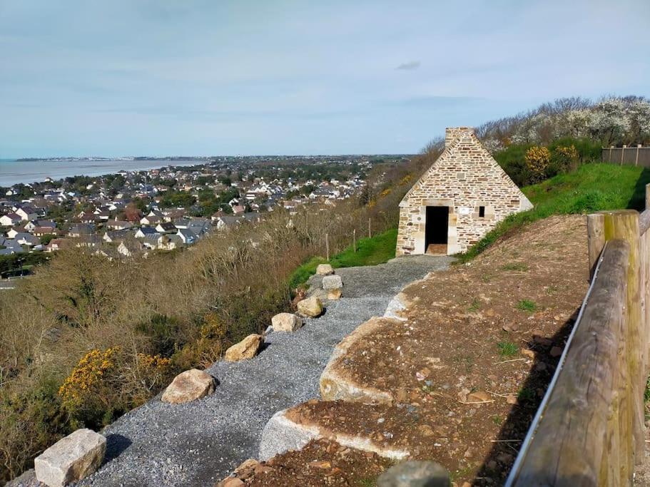 Maison Au Calme Bord De Mer Jullouville-les-Pins Exteriör bild